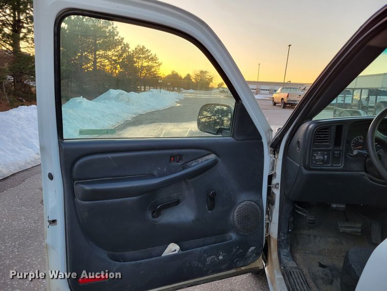 image for item MC9566 2002 Chevrolet Silverado 1500  pickup truck