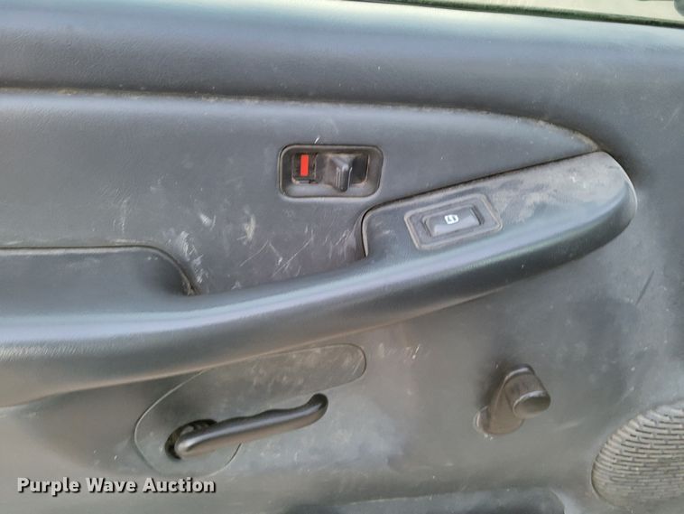 image for item MC9566 2002 Chevrolet Silverado 1500  pickup truck