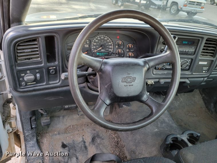 image for item MC9566 2002 Chevrolet Silverado 1500  pickup truck