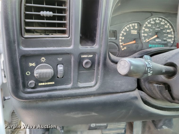 image for item MC9566 2002 Chevrolet Silverado 1500  pickup truck