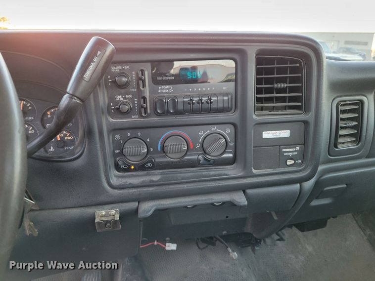 image for item MC9566 2002 Chevrolet Silverado 1500  pickup truck