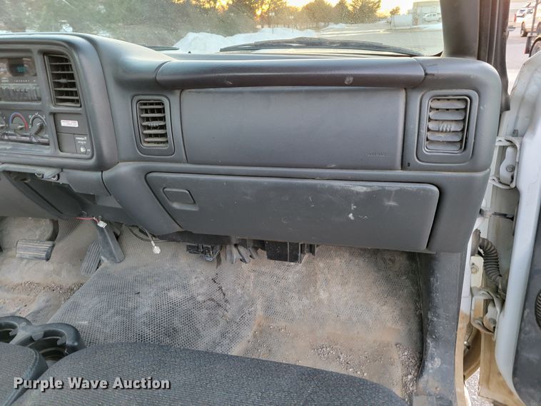 image for item MC9566 2002 Chevrolet Silverado 1500  pickup truck