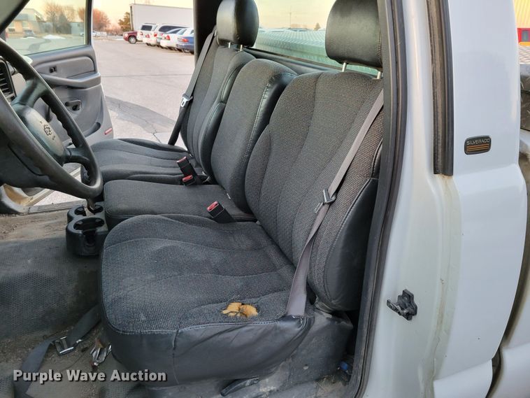 image for item MC9566 2002 Chevrolet Silverado 1500  pickup truck