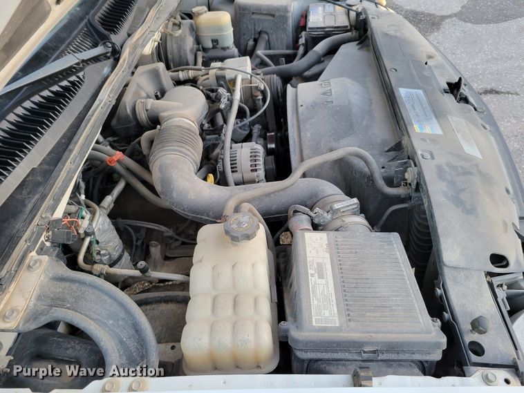 image for item MC9566 2002 Chevrolet Silverado 1500  pickup truck