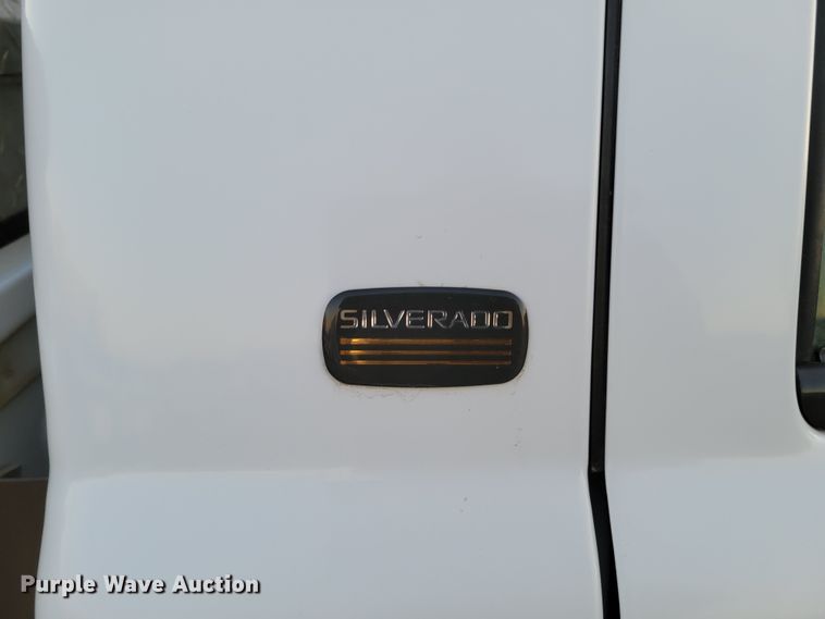 image for item MC9566 2002 Chevrolet Silverado 1500  pickup truck