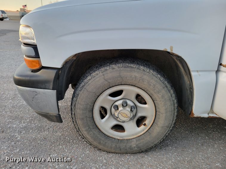 image for item MC9566 2002 Chevrolet Silverado 1500  pickup truck