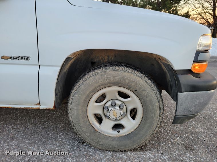 image for item MC9566 2002 Chevrolet Silverado 1500  pickup truck