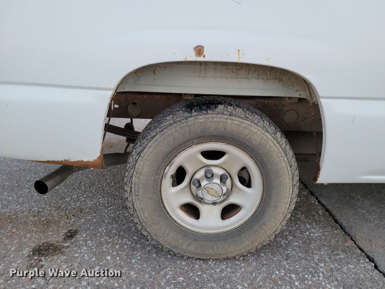 image for item MC9566 2002 Chevrolet Silverado 1500  pickup truck