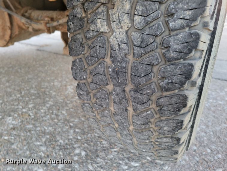 image for item MC9566 2002 Chevrolet Silverado 1500  pickup truck