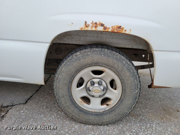 image for item MC9566 2002 Chevrolet Silverado 1500  pickup truck