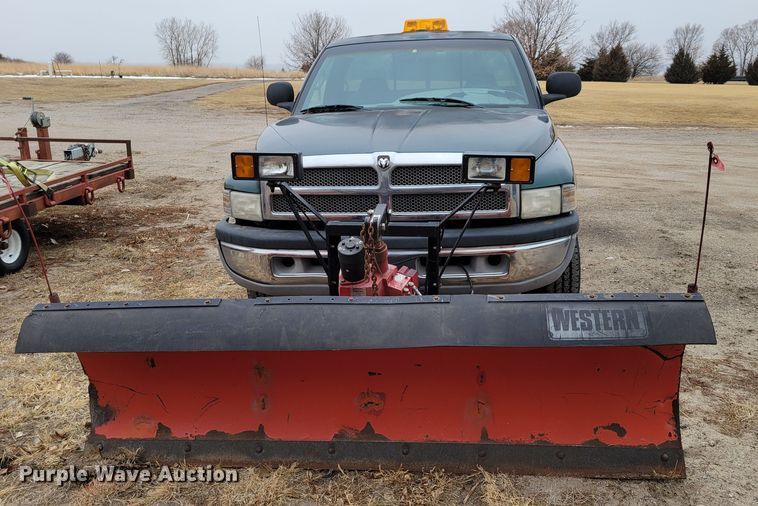 image for item MC9588 2001 Dodge Ram 1500 SLT  pickup truck