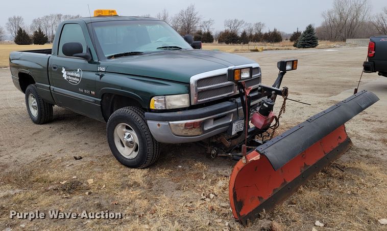 image for item MC9588 2001 Dodge Ram 1500 SLT  pickup truck