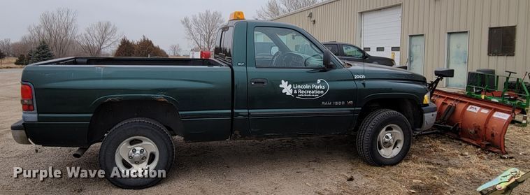 image for item MC9588 2001 Dodge Ram 1500 SLT  pickup truck