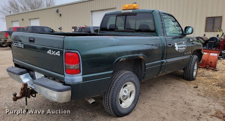 image for item MC9588 2001 Dodge Ram 1500 SLT  pickup truck