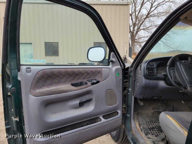 image for item MC9588 2001 Dodge Ram 1500 SLT  pickup truck