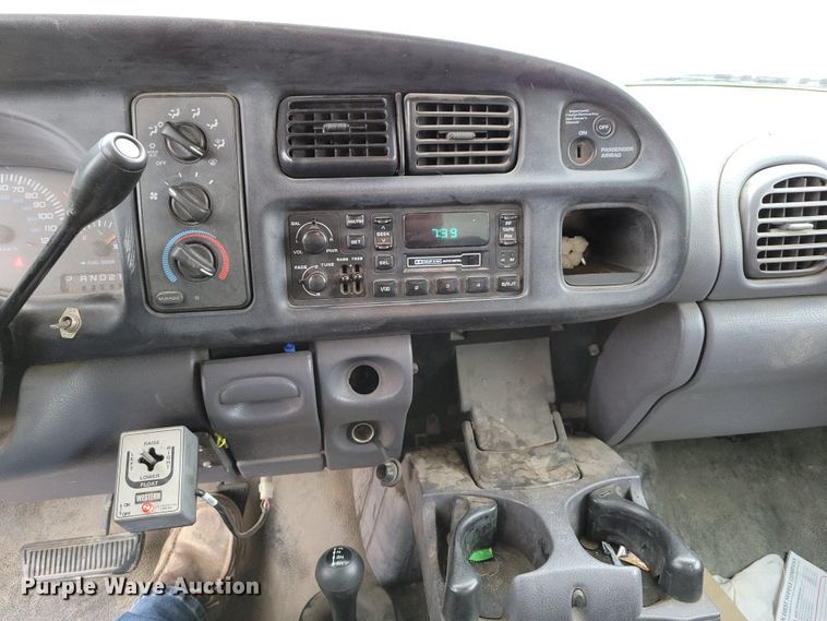 image for item MC9588 2001 Dodge Ram 1500 SLT  pickup truck