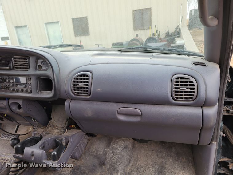 image for item MC9588 2001 Dodge Ram 1500 SLT  pickup truck