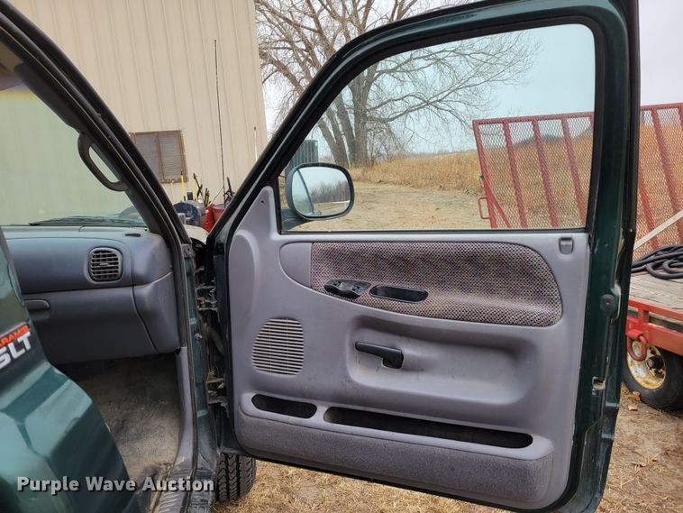 image for item MC9588 2001 Dodge Ram 1500 SLT  pickup truck