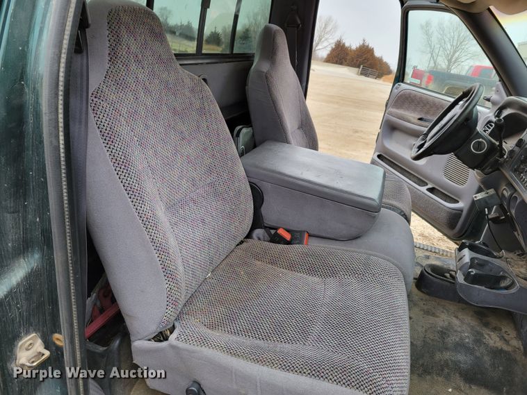 image for item MC9588 2001 Dodge Ram 1500 SLT  pickup truck