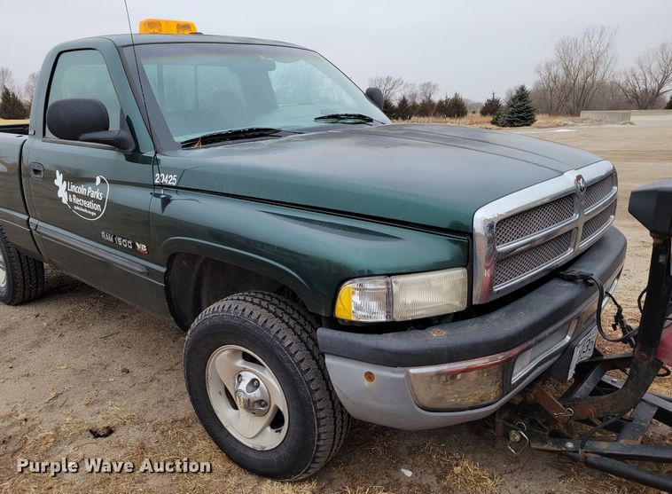 image for item MC9588 2001 Dodge Ram 1500 SLT  pickup truck