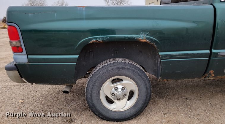 image for item MC9588 2001 Dodge Ram 1500 SLT  pickup truck