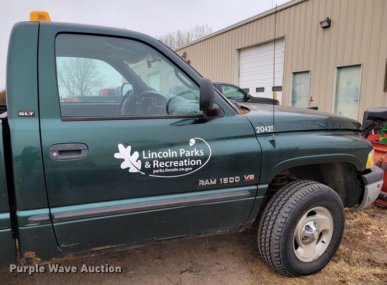 image for item MC9588 2001 Dodge Ram 1500 SLT  pickup truck