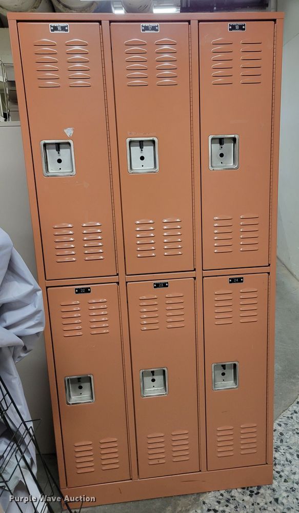 image for item MC9593 (2) metal lockers