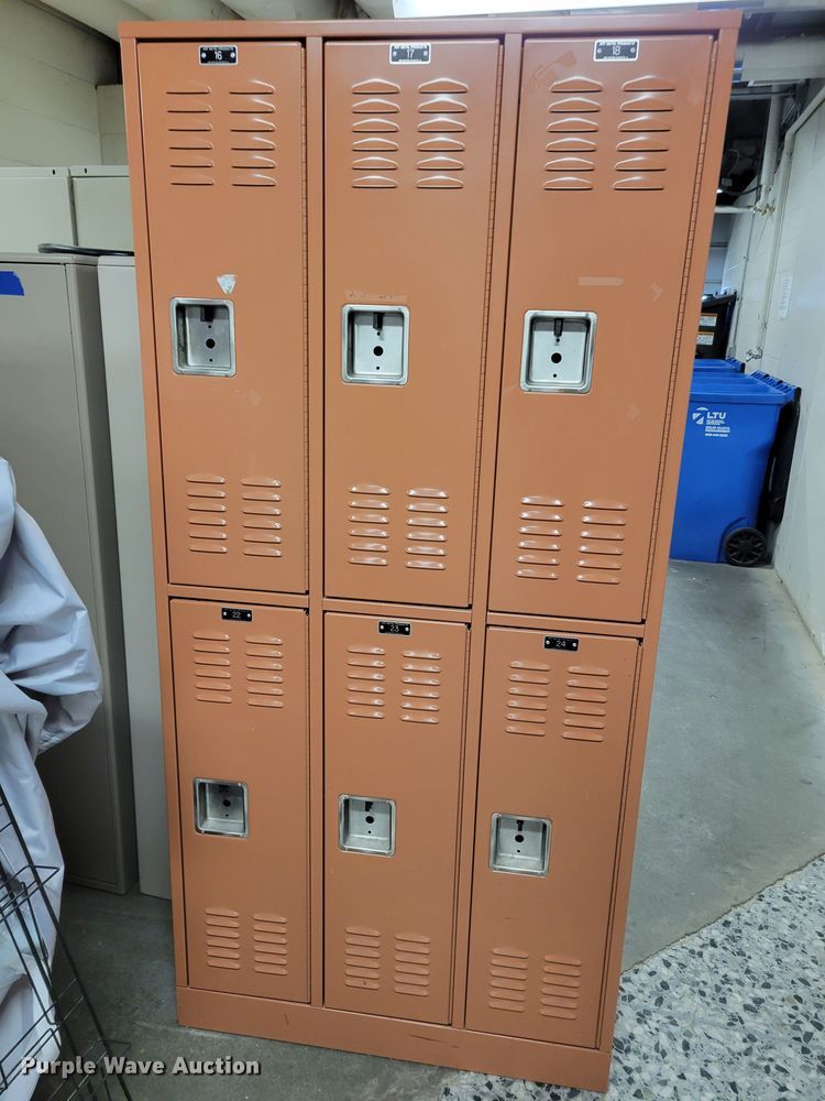 image for item MC9593 (2) metal lockers