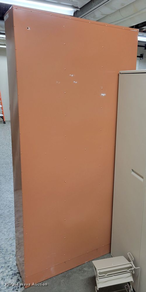 image for item MC9593 (2) metal lockers