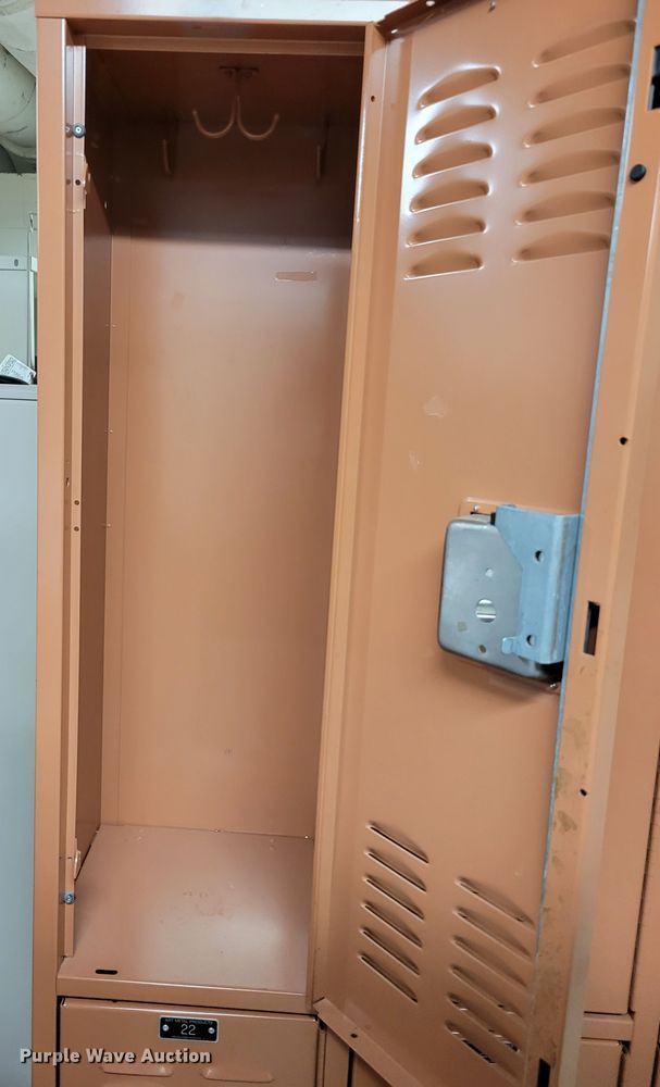 image for item MC9593 (2) metal lockers