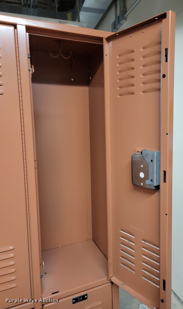 image for item MC9593 (2) metal lockers