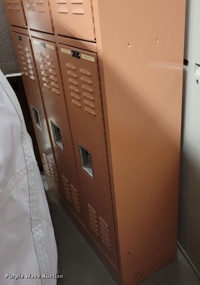 image for item MC9593 (2) metal lockers