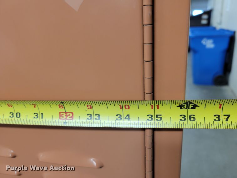 image for item MC9593 (2) metal lockers