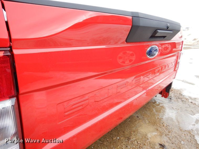 image for item MC9836 2022 Ford F350 Super Duty  tailgate