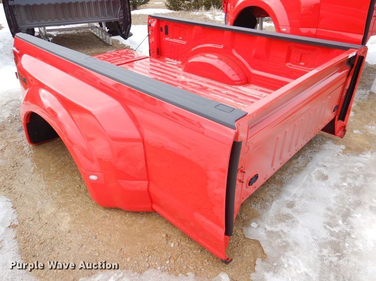 image for item MC9837 2022 Ford F350 Super Duty  pickup truck bed