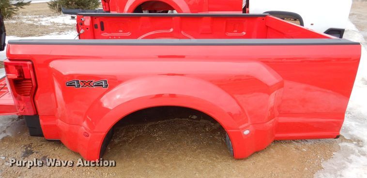 image for item MC9837 2022 Ford F350 Super Duty  pickup truck bed