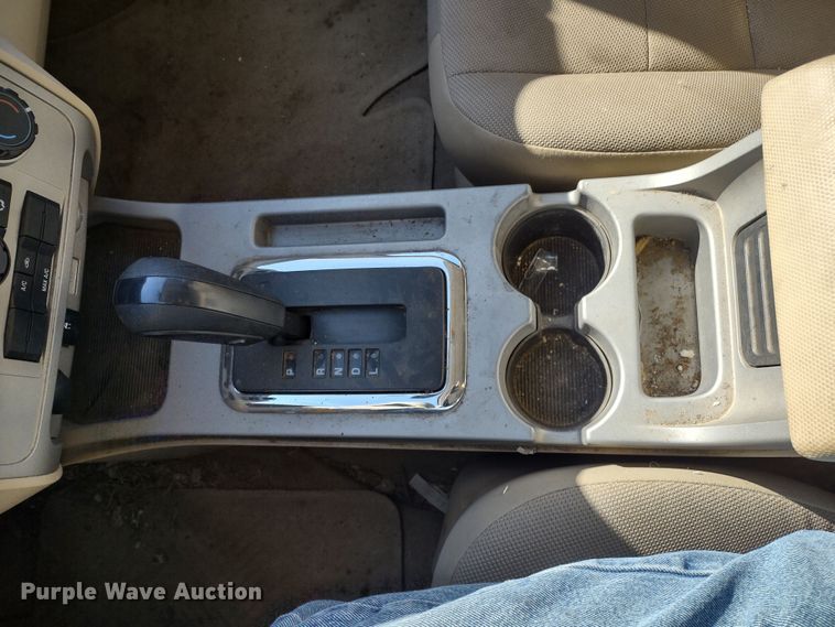 image for item MD9317 2010 Ford Escape XLT  SUV