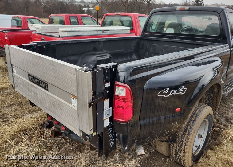 image for item MD9326 2008 Ford F350 Super Duty  pickup truck