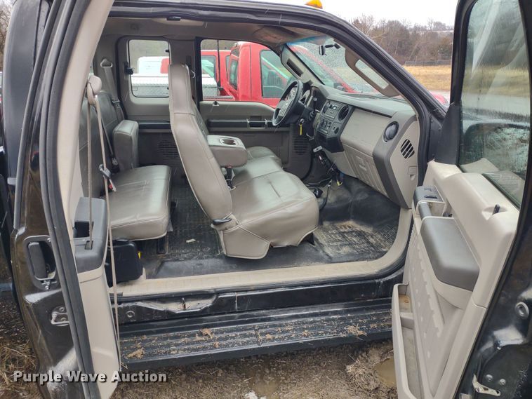 image for item MD9326 2008 Ford F350 Super Duty  pickup truck