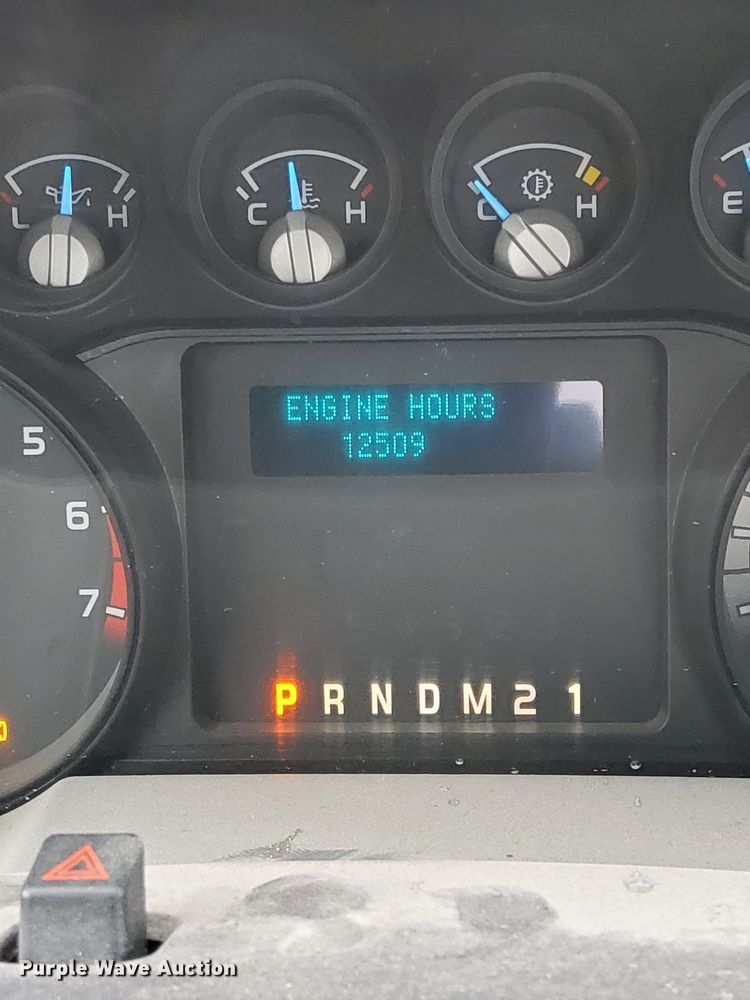 image for item MD9327 2011 Ford F250 Super Duty XL  pickup truck