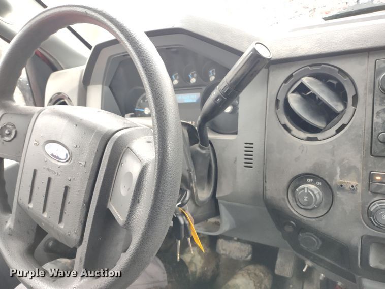 image for item MD9327 2011 Ford F250 Super Duty XL  pickup truck