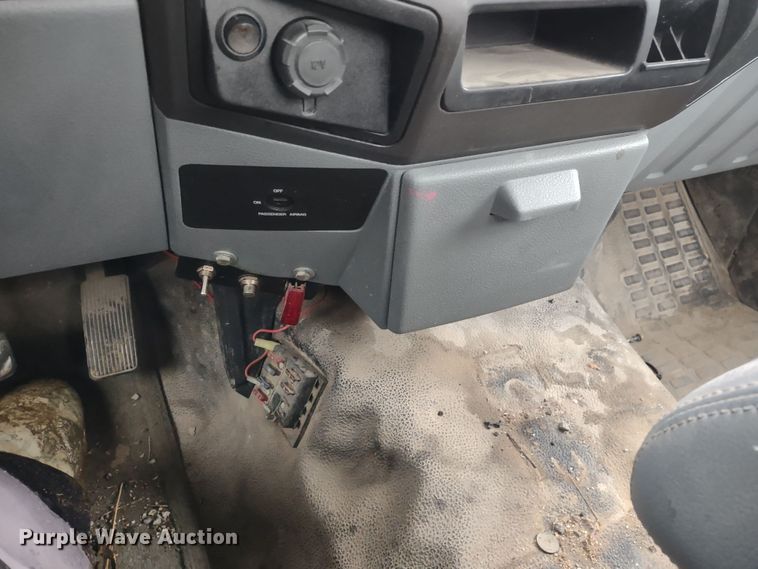 image for item MD9327 2011 Ford F250 Super Duty XL  pickup truck