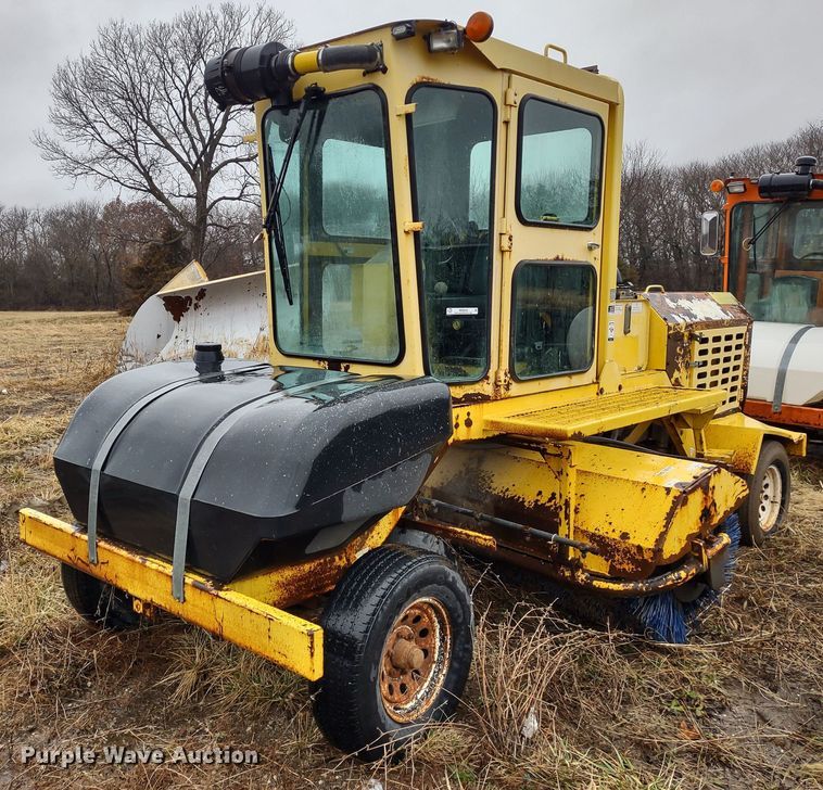 image for item MD9330 2005 Superior DT80C  broom