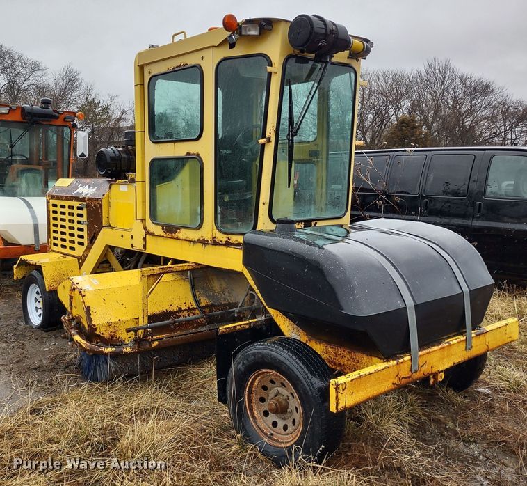 image for item MD9330 2005 Superior DT80C  broom