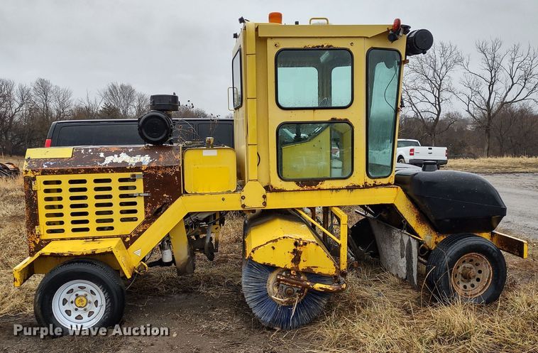 image for item MD9330 2005 Superior DT80C  broom