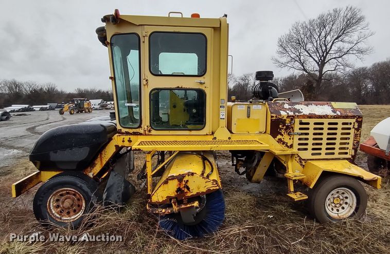 image for item MD9330 2005 Superior DT80C  broom