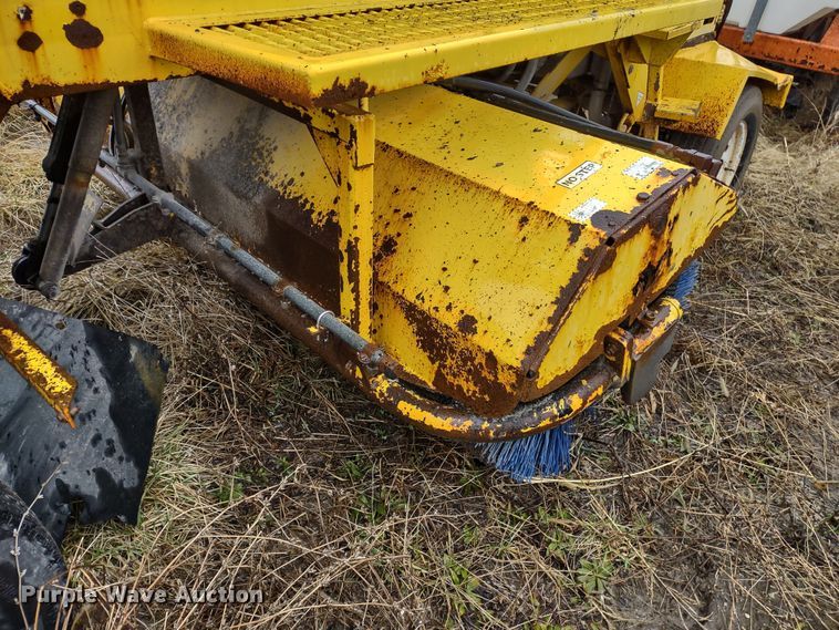 image for item MD9330 2005 Superior DT80C  broom