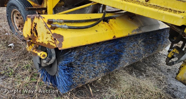 image for item MD9330 2005 Superior DT80C  broom