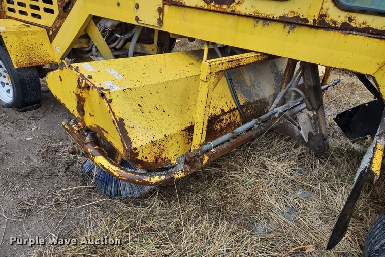 image for item MD9330 2005 Superior DT80C  broom