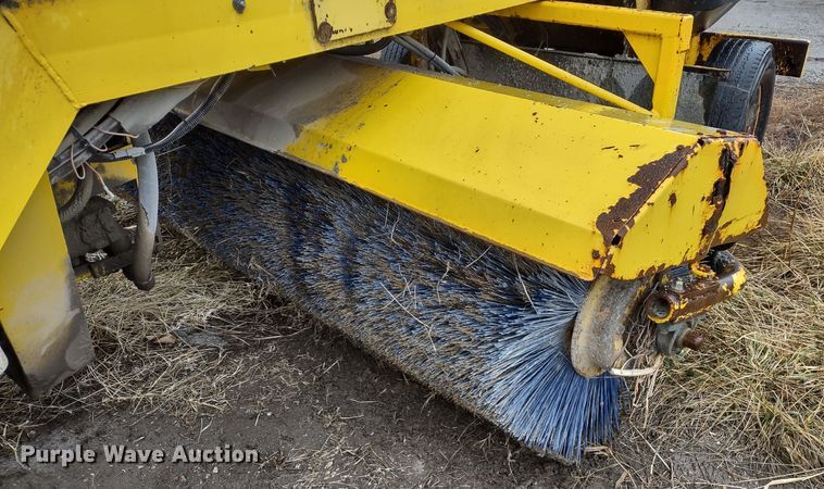 image for item MD9330 2005 Superior DT80C  broom